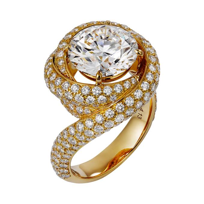 women fashion diamond ring solitaire wedding engagement gold white yellow 18 karat modern design huma jewellers jewlr jewellery jewelry karachi pakistan