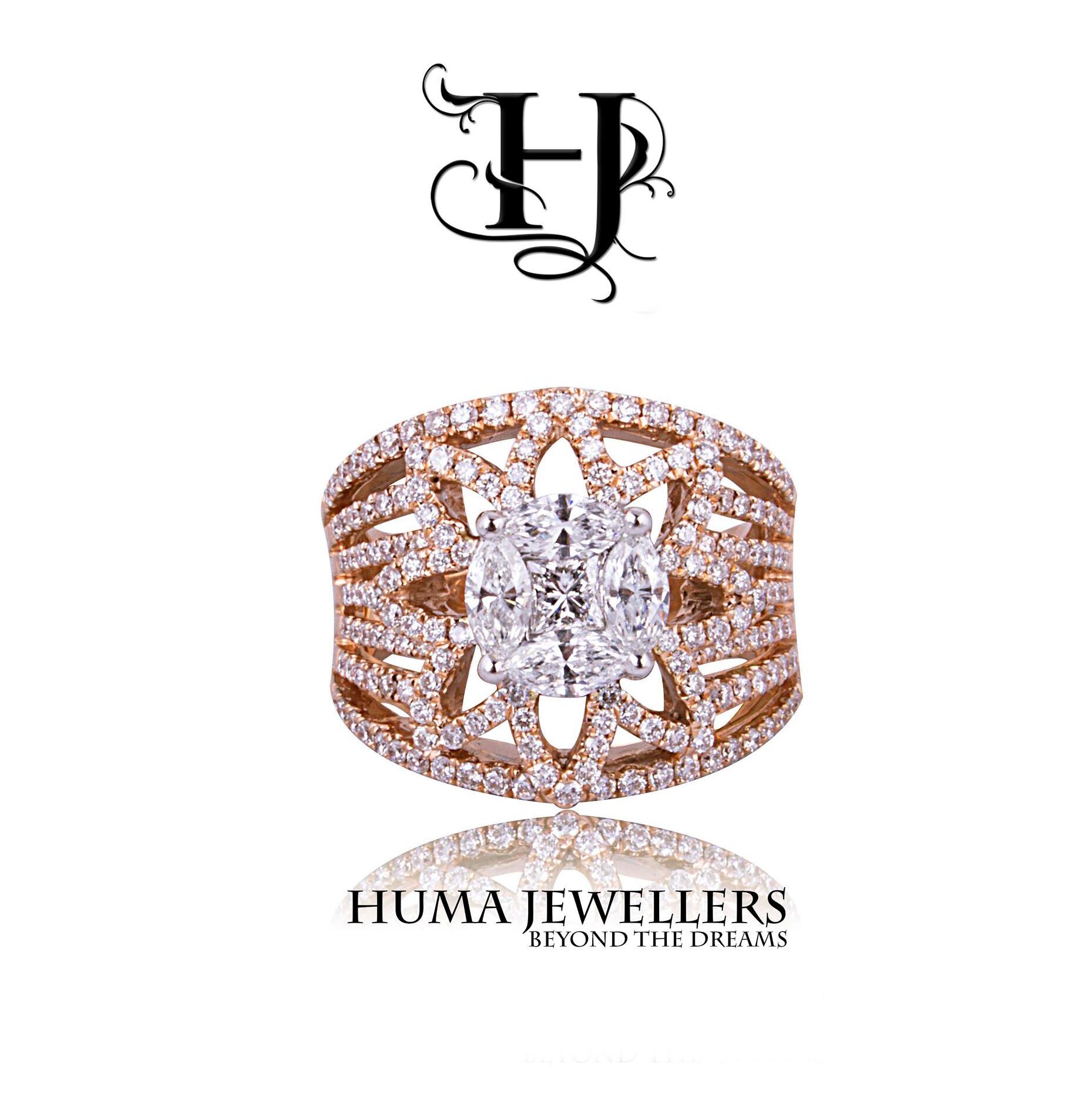 RING MADE IN GOLD AND ROUND AND BAGUETTE DIAMONDS SETTED MADE BY HUMA JEWELLERS ZAMZAMA AND BAHADURABAD BRANCH KARACHI PAKISTAN