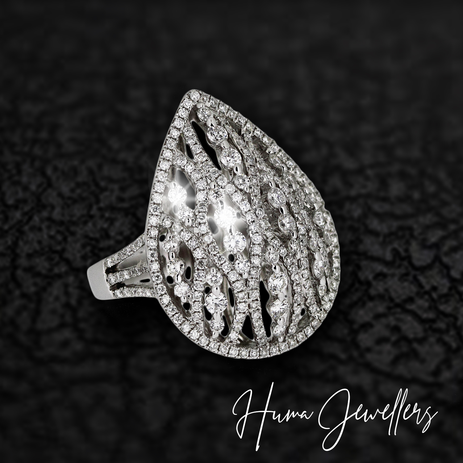 modern classic diamond ring design with round illusion precious diamonds in 18 karat gold by huma jewellers karachi pakistan